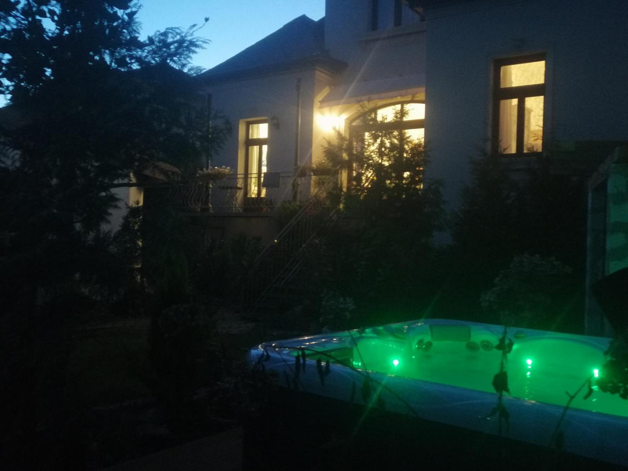 Kuria Apartman With Private Jacuzzi And Pool بودابست المظهر الخارجي الصورة