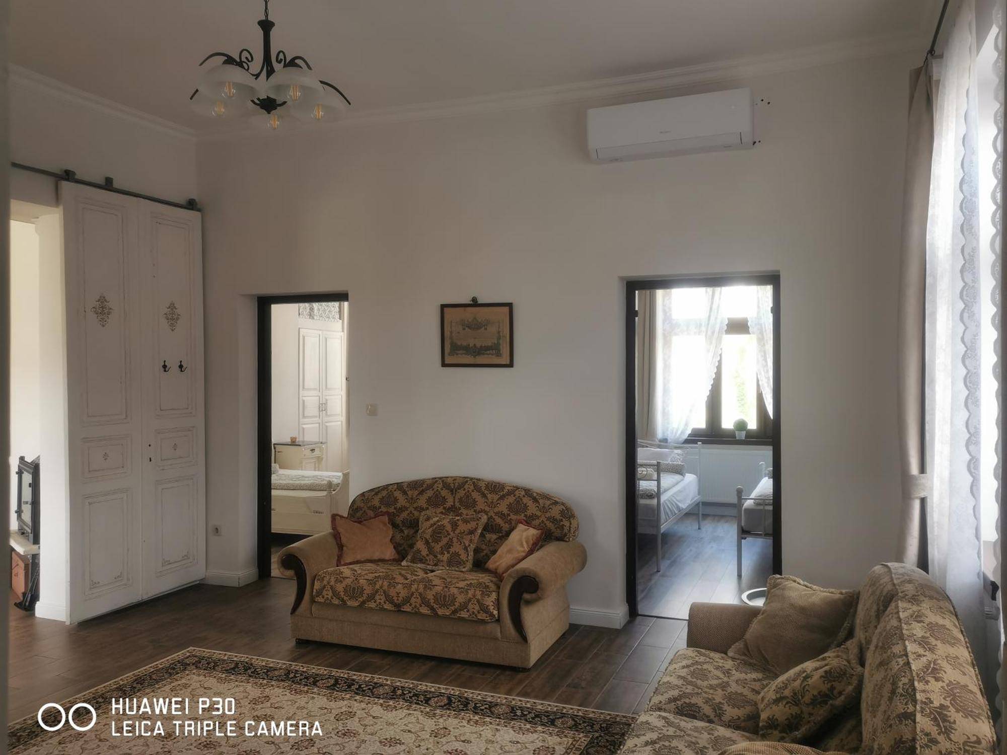 Kuria Apartman With Private Jacuzzi And Pool بودابست المظهر الخارجي الصورة