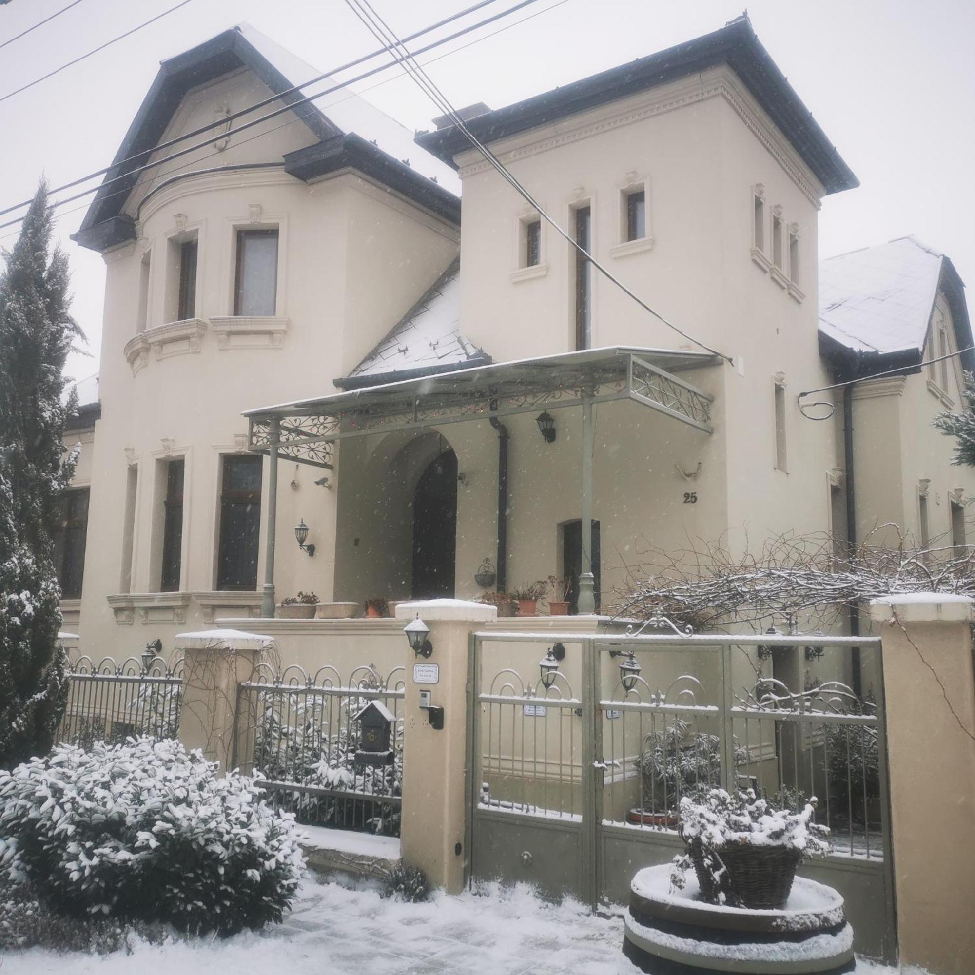 Kuria Apartman With Private Jacuzzi And Pool بودابست المظهر الخارجي الصورة
